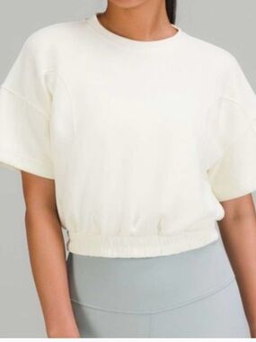 NWT - Lululemon Softstreme Cream Cropped Short Sleeve Sweatshirt 😍🤏🏻